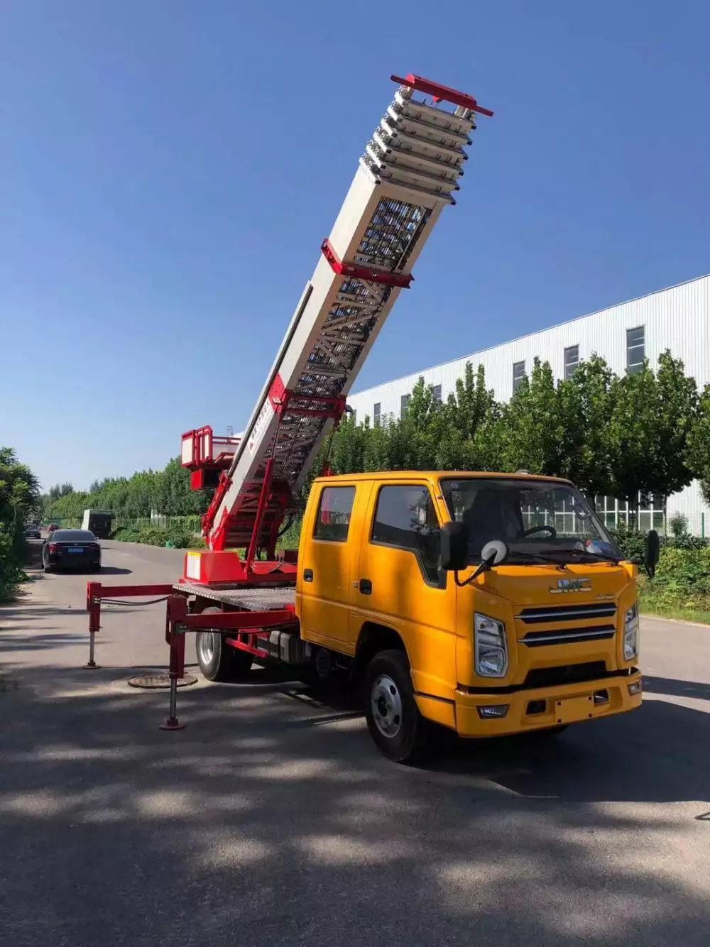 吉水县附近的云梯车出租服务：轻松解决高空作业需求