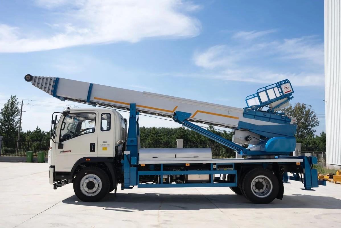 吉水县云梯上料车租赁费用