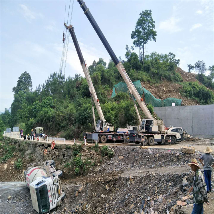 吉水县汽车掉沟里叫吊车救援要多少钱